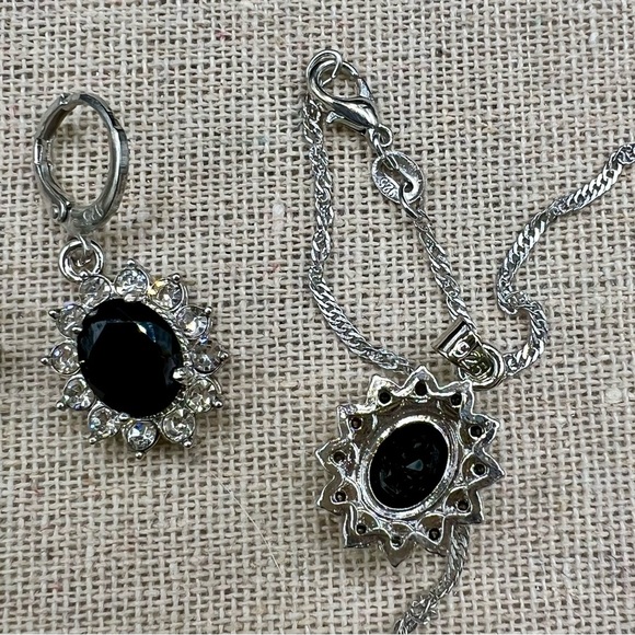 NIB 925 Sterling Silver & CZ Pendent Necklace and Earring Set - Picture 5 of 12